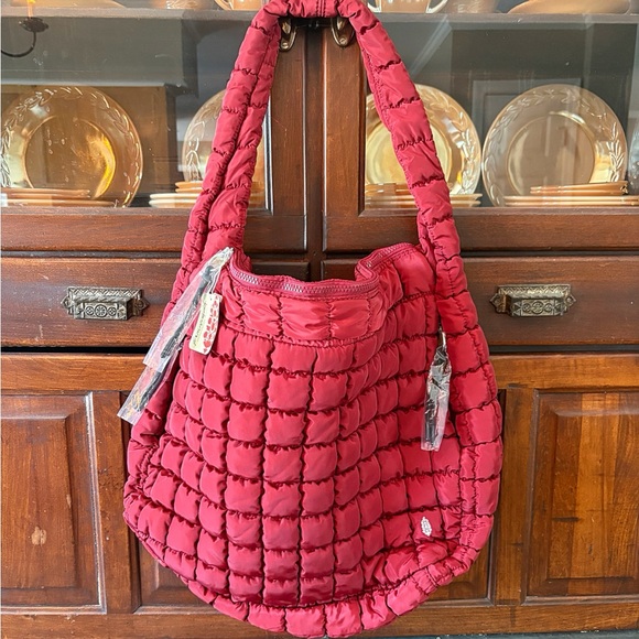 ♥️💖 SOUR CHERRY FP Movement Quilted Carryall NO LONGER AVAILABLE Dark Red NWT - Picture 4 of 14